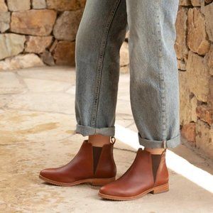 Nisolo Classic Chelsea Boot - Size 7.5 (Brandy)